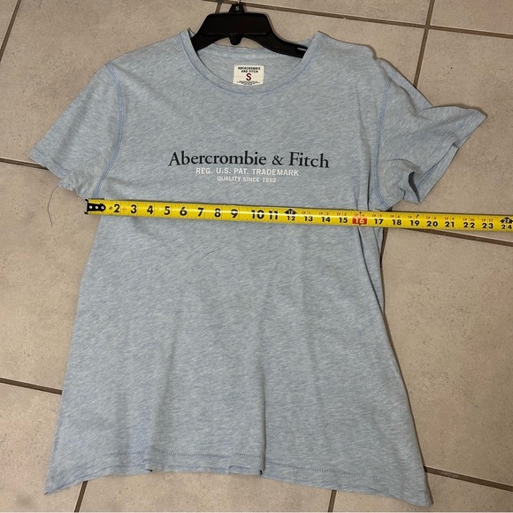 Abercrombie & Fitch Men‎ Light Blue Casual T-Shirt size S. - Picture 6 of 6